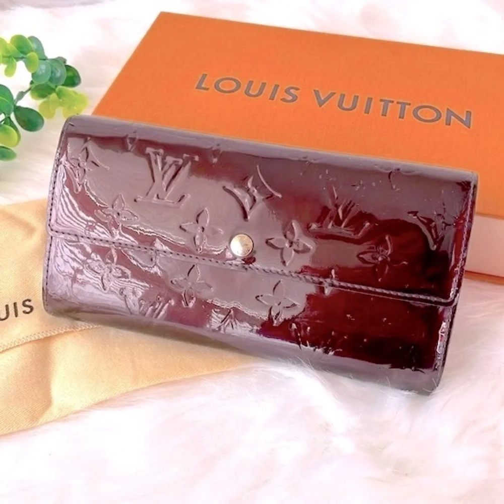 Louis Vuitton Amarante Vernis‎ Sarah Wallet